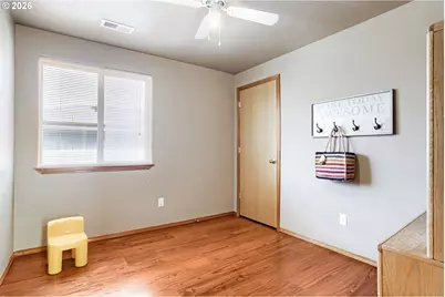 428 SE 10th St, Troutdale, OR 97060 - Photo 16
