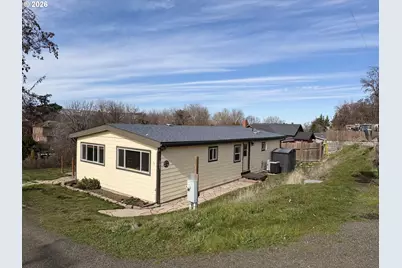 305 N Broad St, Weston, OR 97886 - Photo 1