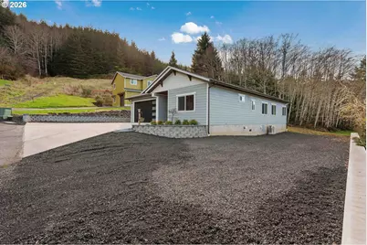 905 Bellevue Dr, Reedsport, OR 97467 - Photo 2