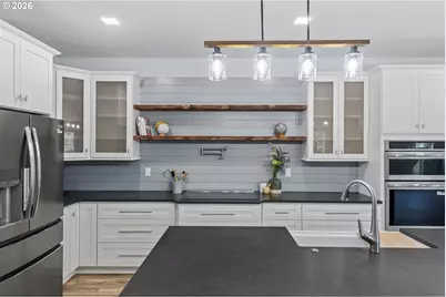 905 Bellevue Dr, Reedsport, OR 97467 - Photo 8