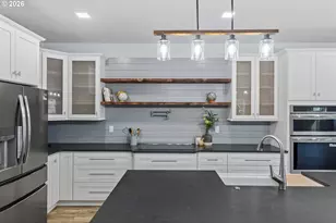 905 Bellevue Dr, Reedsport, OR 97467 - Photo 8