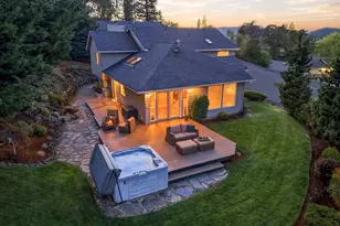985 W Silver Ct, Roseburg, OR 97471 - Photo 2