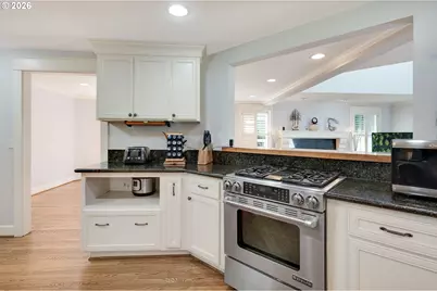 14221 Dolph Ct, Lake Oswego, OR 97034 - Photo 16
