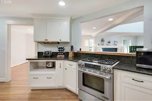 14221 Dolph Ct, Lake Oswego, OR 97034 - Photo 16