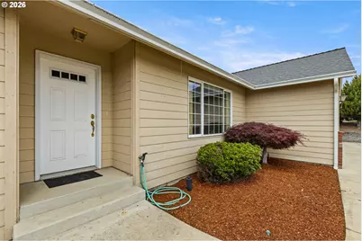 186 Woodduck St, Winston, OR 97496 - Photo 4