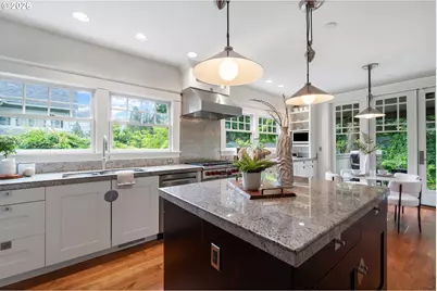 2328 SW Broadway Dr, Portland, OR 97201 - Photo 18