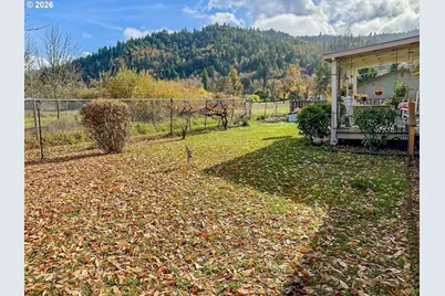 159 NE Lombardy Dr, Roseburg, OR 97470 - Photo 18
