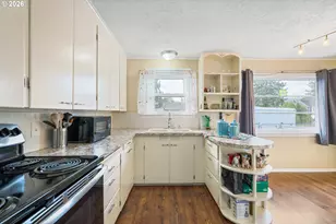 1002 N 10th Ave, Kelso, WA 98626 - Photo 8