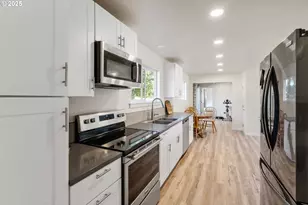 3994 Crestview Dr S, Salem, OR 97302 - Photo 12