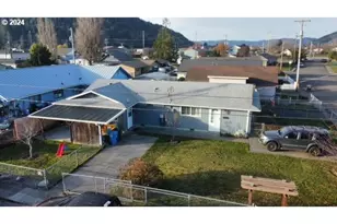 907 Greenwood Ave, Reedsport, OR 97467 - Photo 1