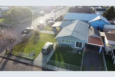 907 Greenwood Ave, Reedsport, OR 97467 - Photo 2