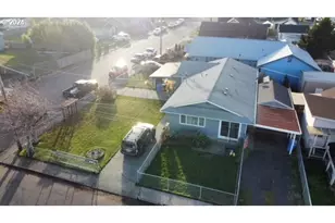 907 Greenwood Ave, Reedsport, OR 97467 - Photo 2