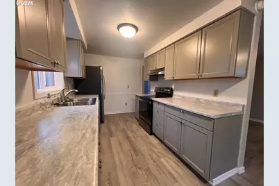 907 Greenwood Ave, Reedsport, OR 97467 - Photo 12
