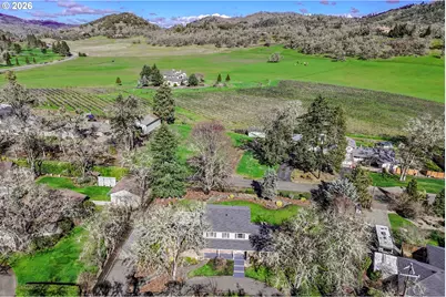 18 Royal Oaks Dr, Roseburg, OR 97471 - Photo 2