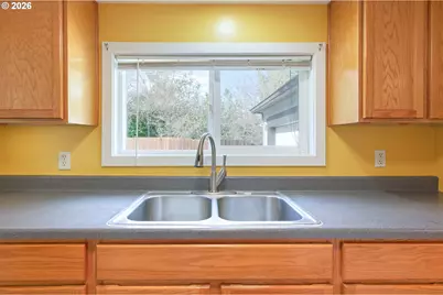 865 W 28th Ave, Eugene, OR 97405 - Photo 12