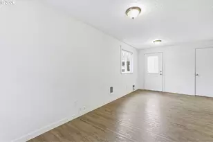 912 NE Hacienda Ct, Gresham, OR 97030 - Photo 12