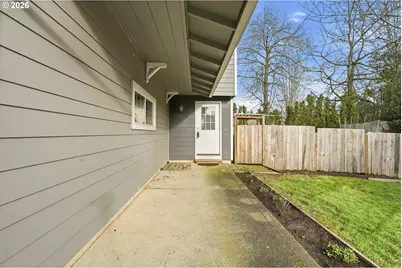 912 NE Hacienda Ct, Gresham, OR 97030 - Photo 4