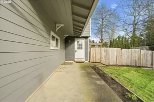 912 NE Hacienda Ct, Gresham, OR 97030 - Photo 4