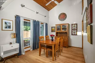 16443 NE Tillamook St, Portland, OR 97230 - Photo 8