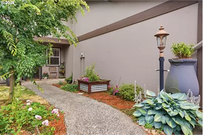 2379 SE 112th Ave, Portland, OR 97216 - Photo 2