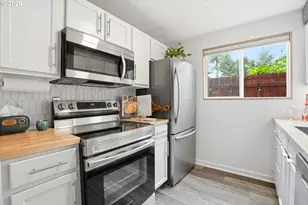 2379 SE 112th Ave, Portland, OR 97216 - Photo 10