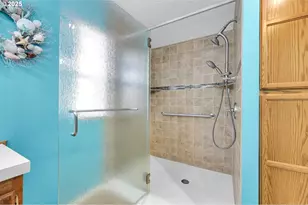 38431 Row River Rd, Dorena, OR 97434 - Photo 26