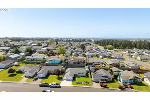 1860 Grant St, North Bend, OR 97459 - Photo 2