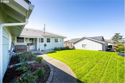 1860 Grant St, North Bend, OR 97459 - Photo 4