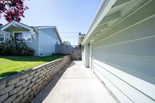 1860 Grant St, North Bend, OR 97459 - Photo 28