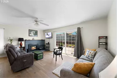 1860 Grant St, North Bend, OR 97459 - Photo 6