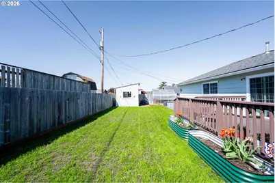 1860 Grant St, North Bend, OR 97459 - Photo 16