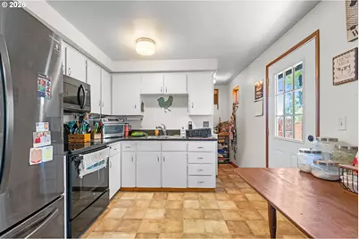 390 S Balm St, Yamhill, OR 97148 - Photo 8
