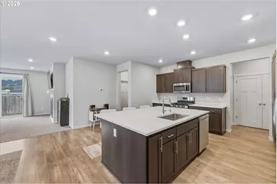 2041 Branch Creek Dr, Longview, WA 98632 - Photo 8