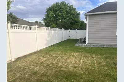 1728 W Alleluia Ave, Hermiston, OR 97838 - Photo 22