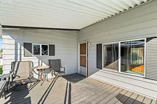 1400 Candlelight Dr, Eugene, OR 97402 - Photo 4