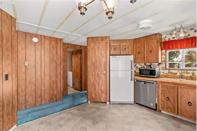 1400 Candlelight Dr #226, Eugene, OR 97402 - Photo 10