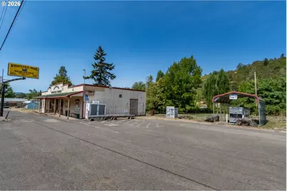 14190 N Umpqua Hwy, Roseburg, OR 97470 - Photo 8
