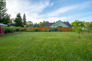 827 SW Gilson St, McMinnville, OR 97128 - Photo 36