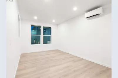 8338 N Bank St, Portland, OR 97203 - Photo 2