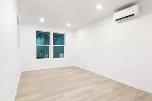 8338 N Bank St, Portland, OR 97203 - Photo 2