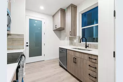 8338 N Bank St, Portland, OR 97203 - Photo 4