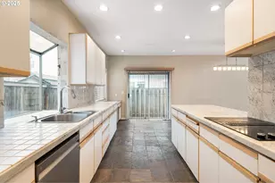 6636 S Virginia Ave, Portland, OR 97239 - Photo 10