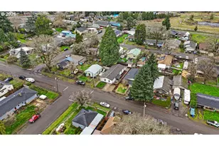 241 NW Wade St, Estacada, OR 97023 - Photo 8