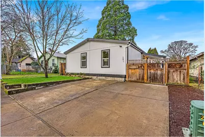 241 NW Wade St, Estacada, OR 97023 - Photo 4