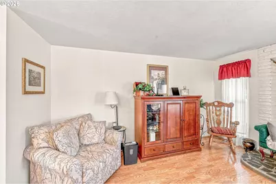 1655 Alexandra Ave, Woodburn, OR 97071 - Photo 8