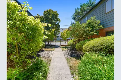 3911 NE Killingsworth St #7, Portland, OR 97211 - Photo 1