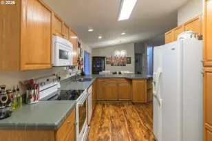 570 Shorepines Pl, Coos Bay, OR 97420 - Photo 8