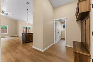 1025 River Mist Ln, Grants Pass, OR 97527 - Photo 10