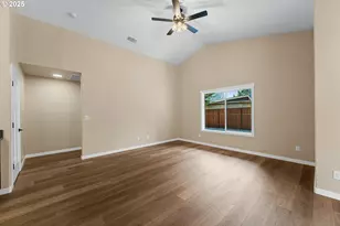 1025 River Mist Ln, Grants Pass, OR 97527 - Photo 2