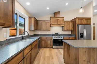 1025 River Mist Ln, Grants Pass, OR 97527 - Photo 6